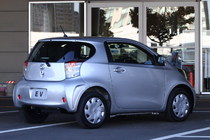 トヨタ iQ EV リヤビュー