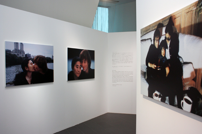 特別写真展『KISHIN SHINOYAMA PHOTO EXHIBITION ジョン・レノン、オノ・ヨーコとともに・・・愛のファンタジー』　会場の模様