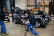 平成22年度自動車アセスメント[JNCAP] オフセット前面衝突試験の模様[車両：三菱 RVR] 　画像5