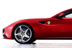 「フェラーリ FF(Ferrari Four)」　フロントノーズ　画像