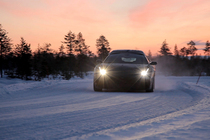 スウェーデンとフィンランドの雪上で行った四輪駆動システムの開発テストの様子　3