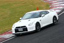 日産 GT-R　2011年モデル　走り　画像