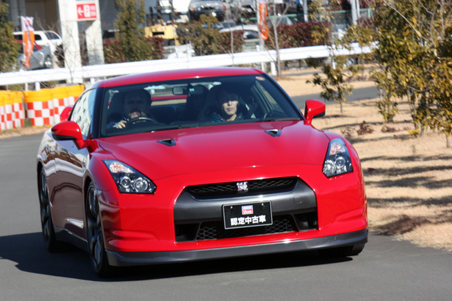 日産 GT-R 認定中古車　画像[日産 GT-R 認定中古車のフラッグシップ店「カーミナル東京」にて]