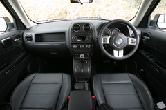 Jeep Patriot(クライスラー ジープ パトリオット) 2011年モデル インテリア インパネ 画像