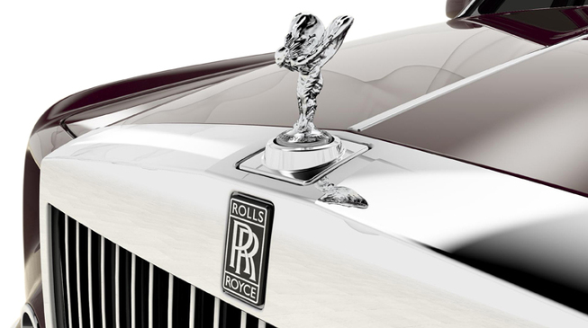 ロールスロイス ファントムの限定車には、純銀製の刻印入りマスコット