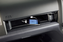 ホンダ CR-V 特別仕様車「HDDナビ スマートエディション」　携帯音楽プレーヤーが接続出来るUSBジャックも完備