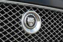 JAGUAR XJ SUPERSPORT LWB　フロントグリル　エンブレム　画像