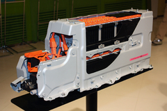 トヨタ「PRIUS Space Consept(プリウス スペース コンセプト)」[日本仕様「プリウスα」プロトタイプ]用リチウムイオン電池　カットボディ　画像