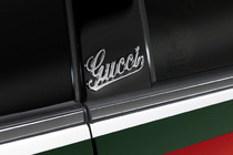 ファイット 500 by Gucci Bピラー ロゴ