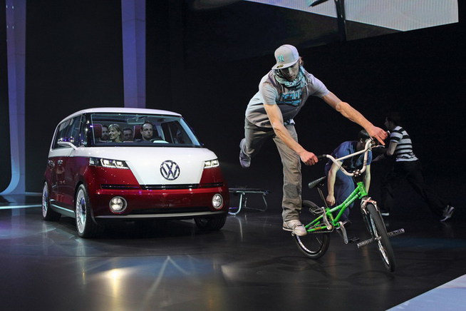 懐かしい「ワーゲンバス」を電気自動車で再解釈！ 　独フォルクスワーゲンAGは、3月1日にスイスで開幕...