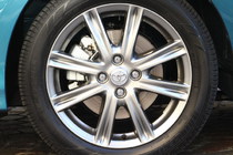 トヨタ 新型 ヴィッツ RS ホイール 画像