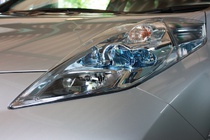 日産　リーフ　電気自動車　LEDヘッドライト