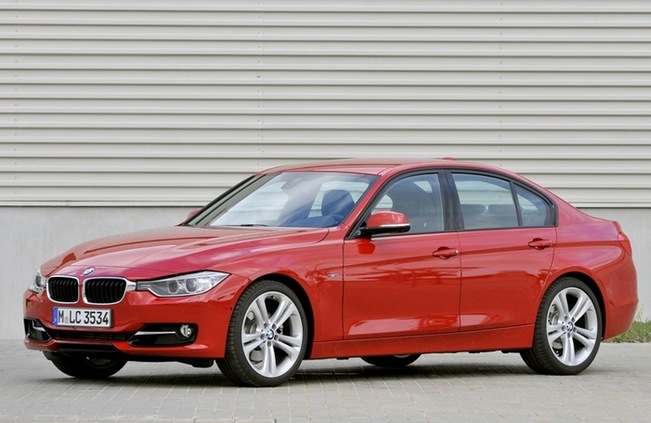走りを犠牲にせずに、クラストップレベルの低燃費 　BMWは、2012年1月にフルモデル・チェンジを実...