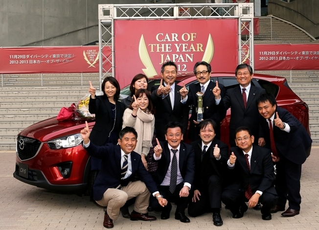 今年のナンバー1は、マツダCX-5が獲得！ インポート・カー・オブ・ザ・イヤーはBMW3シリーズ。実...