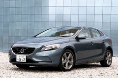 新型ボルボ V40