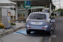 三菱アウトランダーPHEV