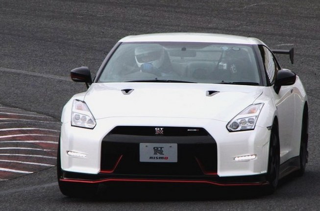     < 日産GT-R試乗評価へ >   < 日産...