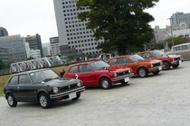 秋の横浜、趣のある古き倉庫で行われたクラシックカーとのコラボ...