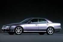 日産スカイライン　10代目スカイライン4ドアスポーツセダン25GT-Xターボ