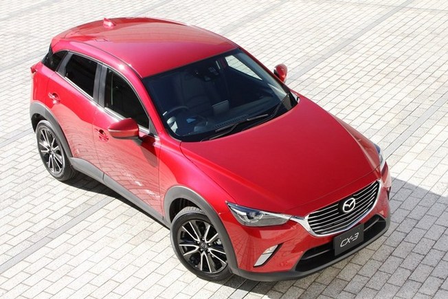 < マツダ CX-3試乗評価へ > デミオよりひと回り大きいボディサイズのCX-3。全高...