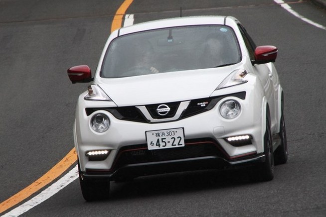   ジュークニスモをさらに専用パーツでチューニングしたジュークニスモRS 日産 は2013...