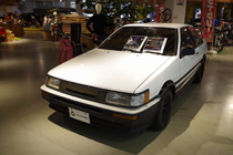 トヨタ カローラレビン　AE86