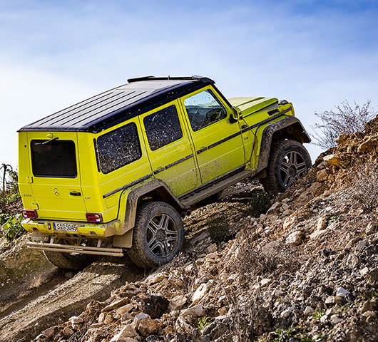 メルセデス・ベンツG550 4x4²（フォー・バイ・フォー スクエアード）