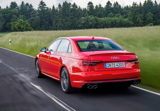 アウディS4/S4アバント