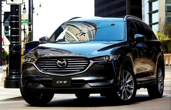 マツダCX-8新車情報・購入ガイドの目次 CX-5をベースとしながら、ロングホイールベース化し3列シ...