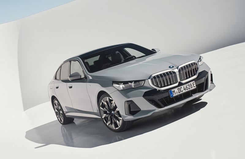 BMW 5シリーズ（G60）新車情報・購入ガイド　意外とコン...