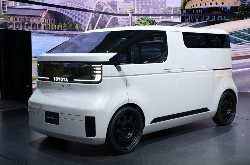   自在に荷室が変化する商用EV   トヨタKAYOIBAKO(カヨイバコ)は、...