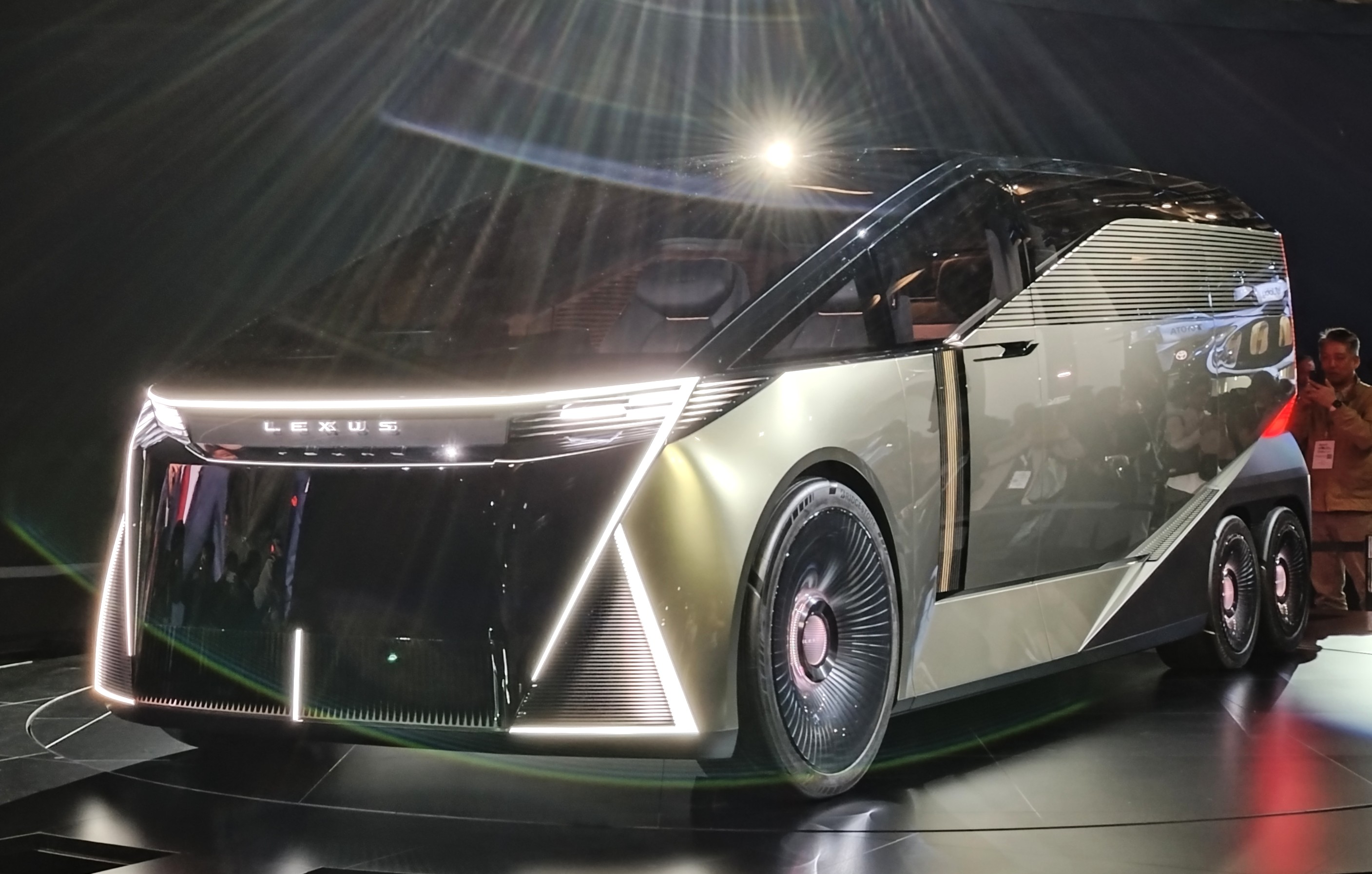 レクサスLSコンセプト セダンのLSがミニバンになった!? ...