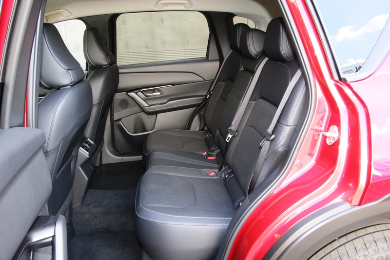 3代目新型マツダCX-5 リヤシート