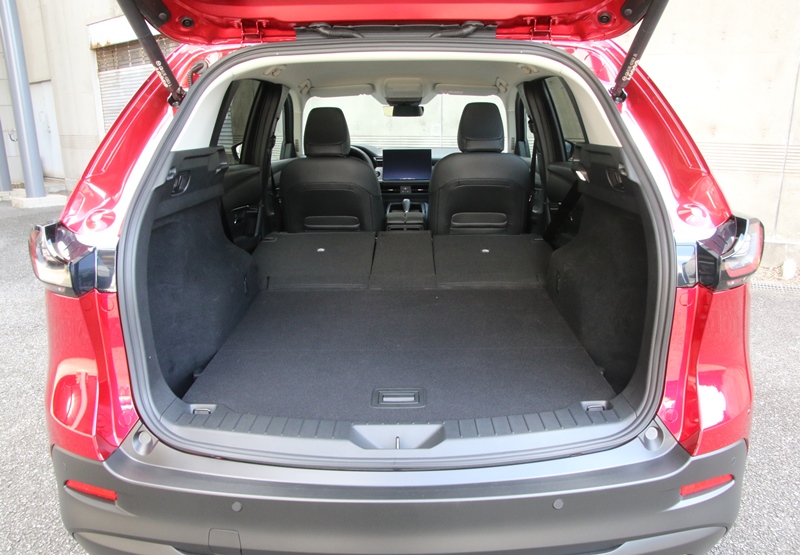 3代目新型マツダCX-5 荷室