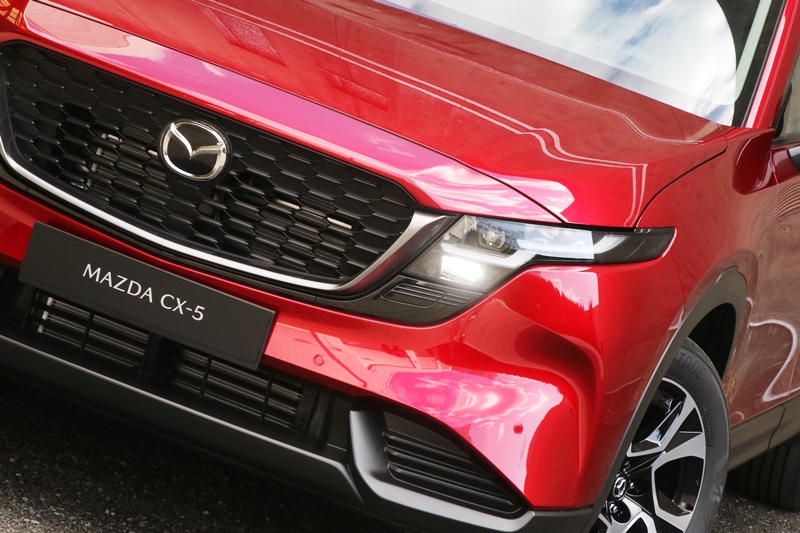 3代目新型マツダCX-5 フロントアップ