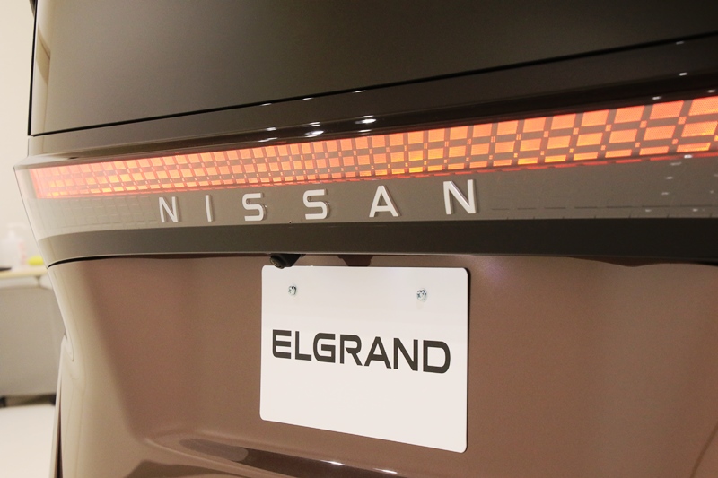 新型日産エルグランド E53型 リヤアップ