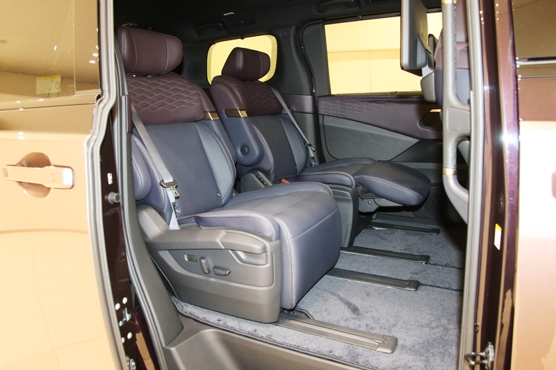 新型日産エルグランド E53型 2列目シート