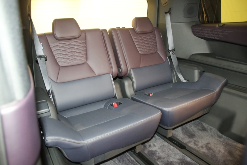 新型日産エルグランド E53型 3列目シート