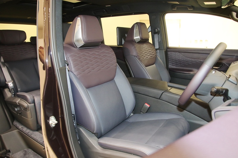 新型日産 エルグランド E53型 フロントシート