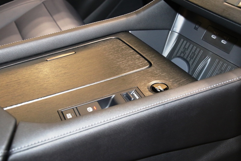 新型日産エルグランド E53型 センターコンソール