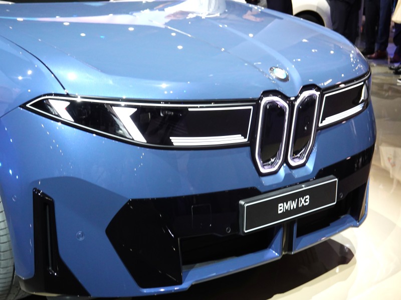 BMW iX3 フロントスタイル