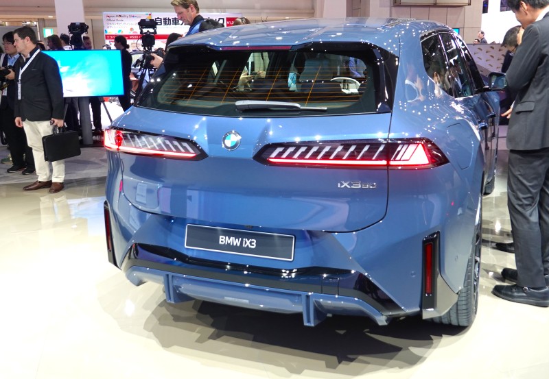 BMW iX3 リヤスタイル