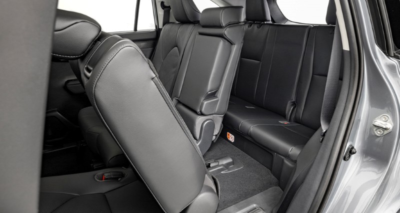 トヨタ ハイランダー 2列目 3列目シート