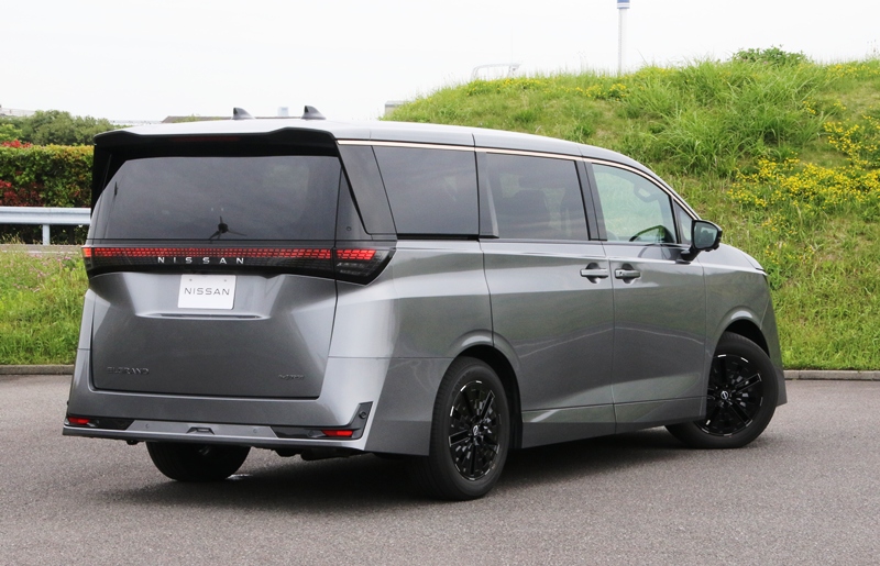 日産エルグランド(E53系)リヤスタイル