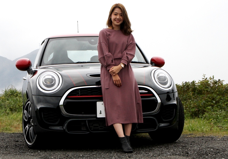   突如、MT車に目覚めた20歳台クルマ好き女子がMINI JCW（ミニ ジョン・クーパー...