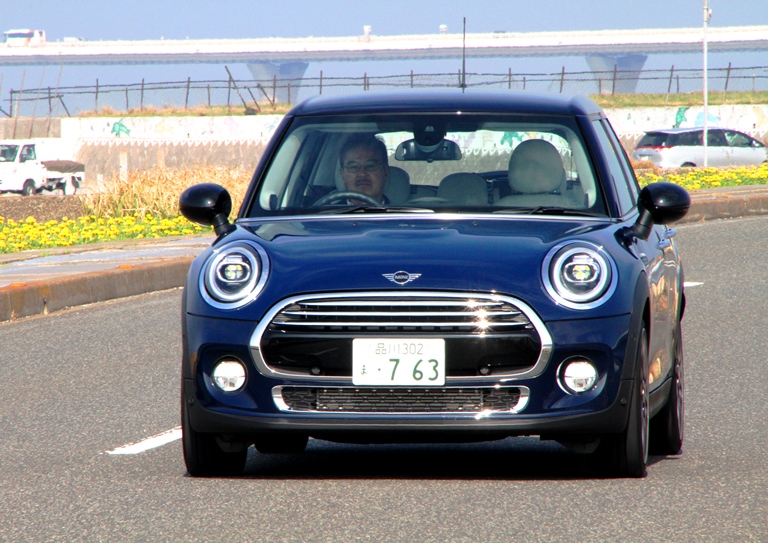 走りの質はそのままに 経済 実用性が大幅に向上 Mini Cooper D試乗記 評価 レビュー Corism