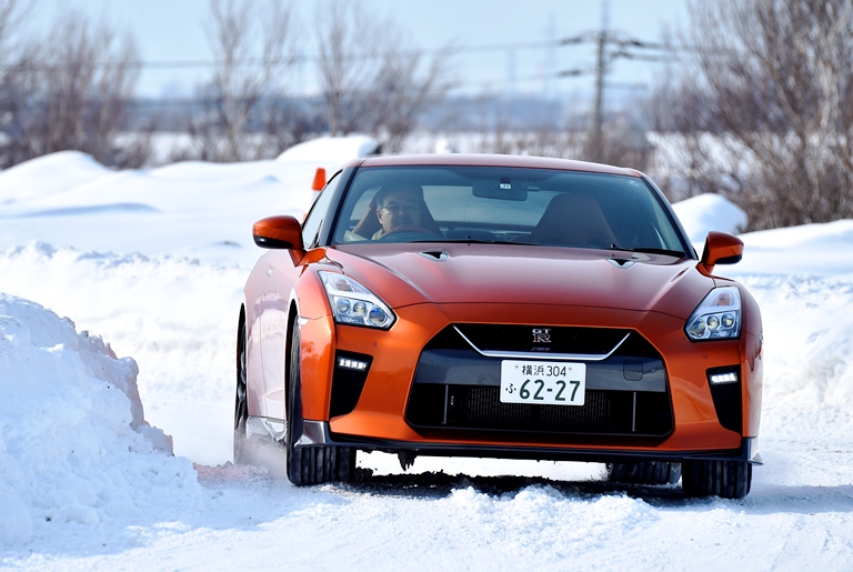   意外なほど、雪道に強い日産リーフ 初代モデルより性能を大幅にアップし、航続距離も延ばし...