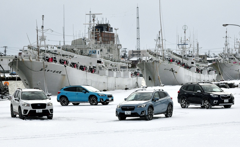   安全に楽しく運転できるシンメトリカルAWD スバルは、フラット4やボクサー4と呼ばれて...