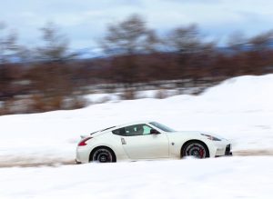 日産フェアレディZ雪上