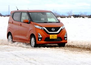 日産デイズ雪上